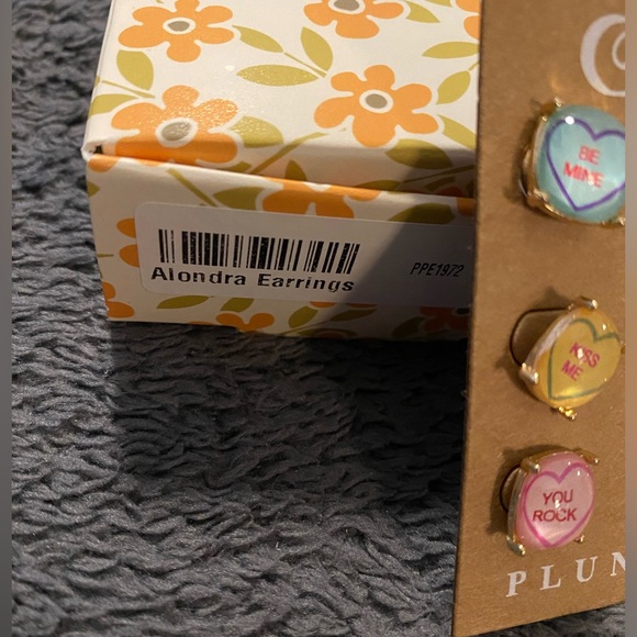 Plunder Alondra earrings. 3 pairs of Valentines post. New in pouch - Picture 3 of 3